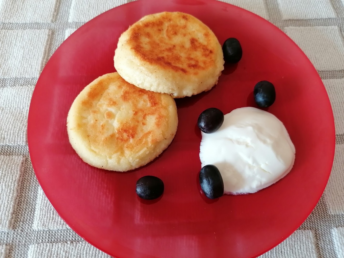 Как приготовить идеальные сырники для семейного завтрака