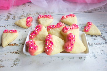 Пиршество любителей сладостей: печенье-сердечки на сливочном масле