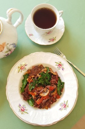 Сытное рагу с говядиной и овощами: быстро и вкусно