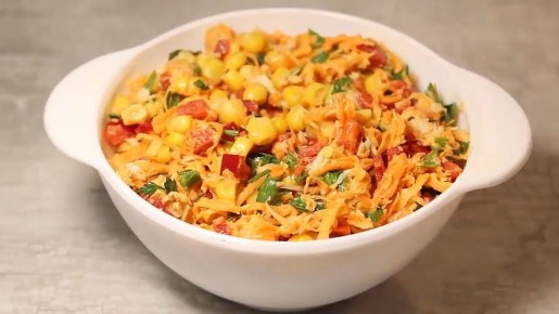 Быстрый и вкусный салат с корейской морковью и копченой курицей, который удивит ваших гостей