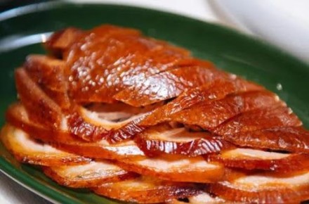 Пекинская утка: вкусное традиционное блюдо, которое стоит попробовать