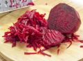 Салаты из свеклы: яркие рецепты для экономного стола