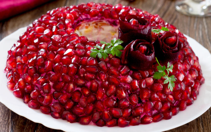 Праздничный салат гранатовый браслет: взорвите вкусовые ощущения