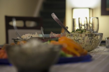 Незаменимые блюда для новогоднего застолья: 7 традиций праздника