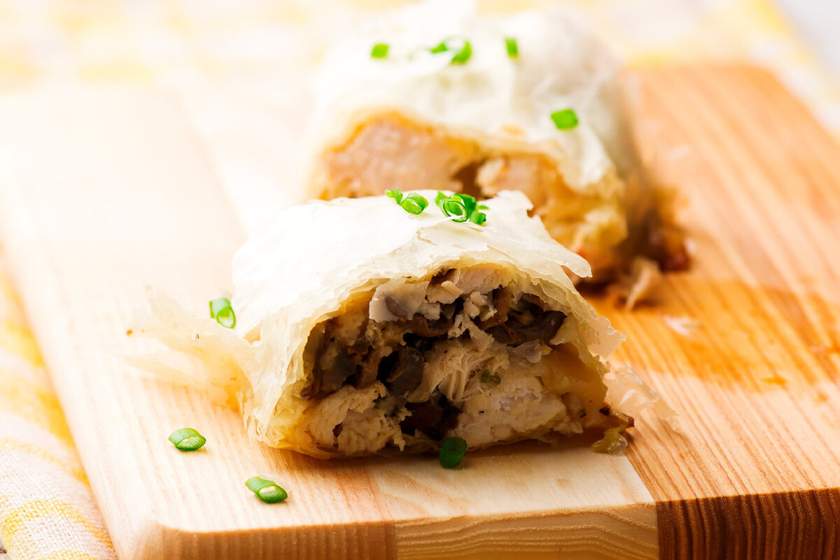 Невероятный штрудель с курицей и грибами: простой рецепт для любого случая