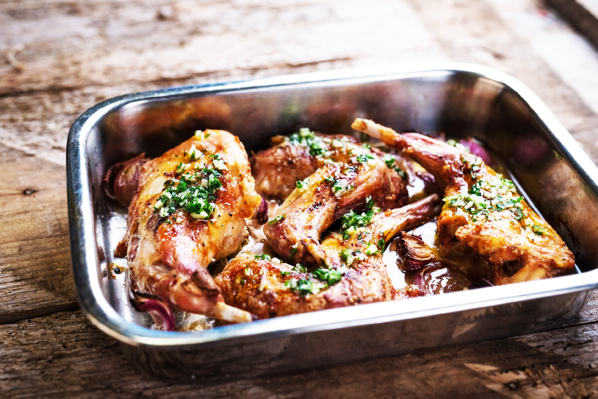 Как запечь кролика в духовке: восхитительный рецепт