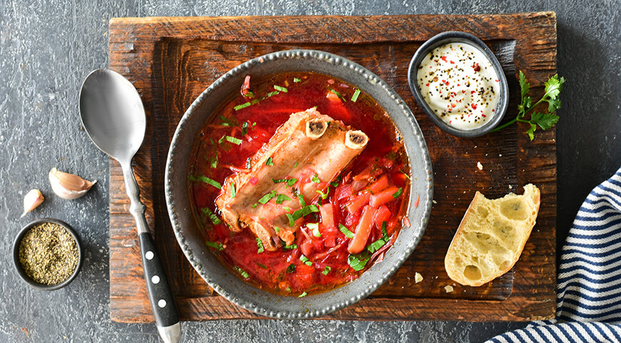 Традиционный борщ на свиных ребрышках: секреты приготовления