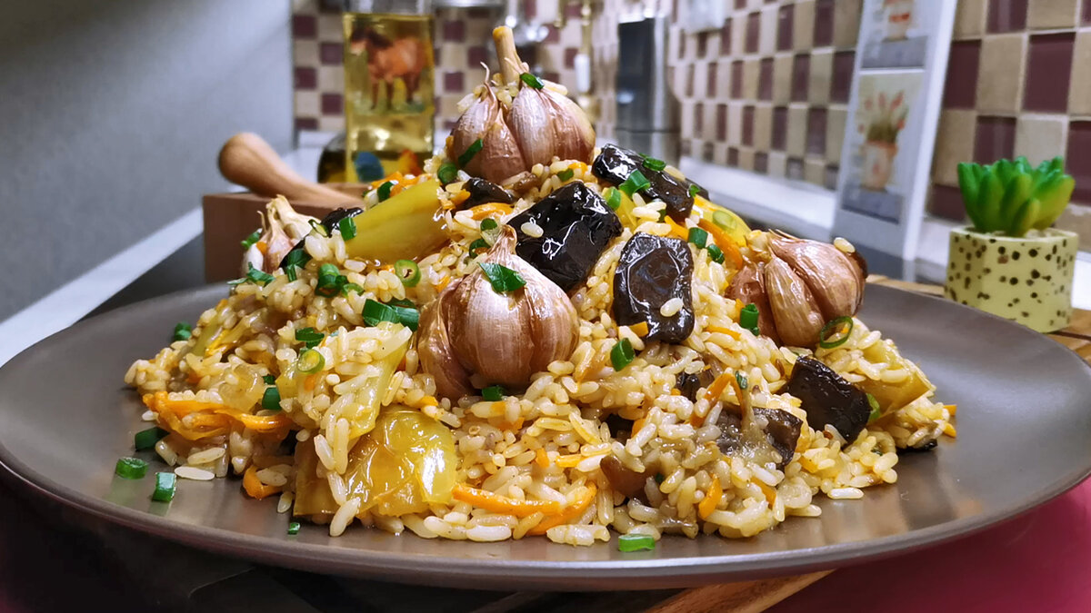 Вкуснейший рис с баклажанами на сковороде — быстро и сытно