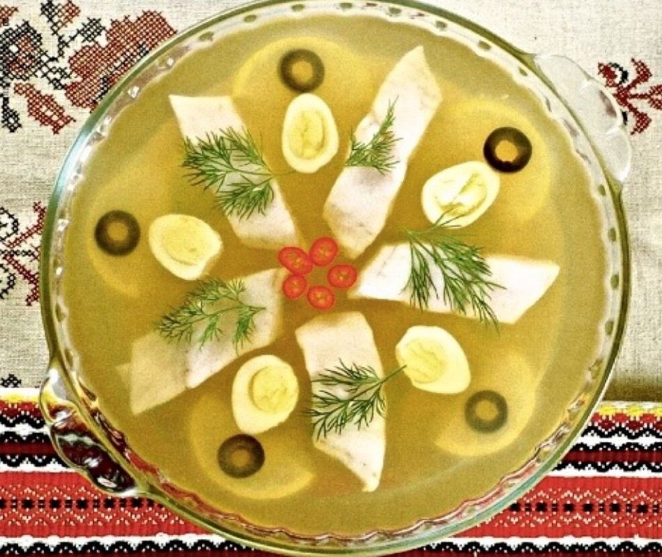 Царские закуски для праздника: заливное и галантин на столе