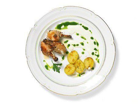 Нежная курица в йогуртовом соусе с кунжутом и лимоном