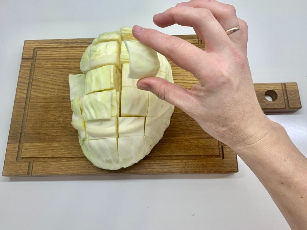 Нежная капуста, которая не успевает остыть: пробуйте жёлтую закуску!