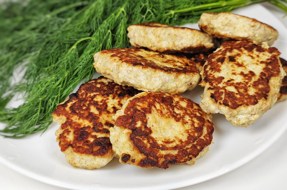 Нежные куриные котлеты с кабачком: вкусно и полезно