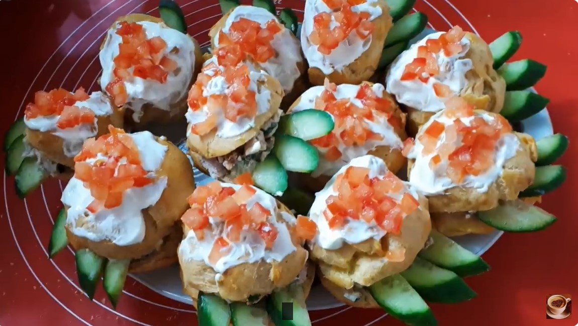 Невероятная закуска из заварного теста с рыбой, которую стоит попробовать на праздники