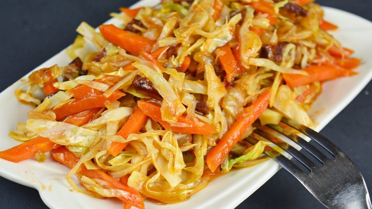 Необычно вкусная тушеная капуста: секреты бархатной текстуры