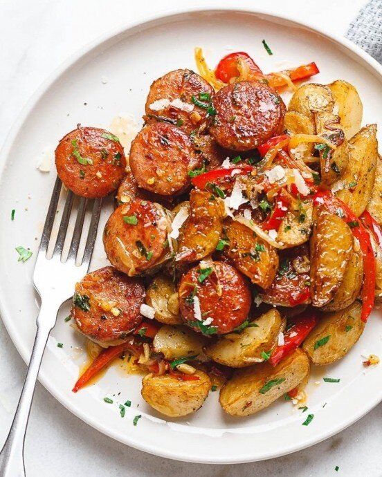 Неповторимый рецепт копчёных колбасок с картофелем для уютного ужина