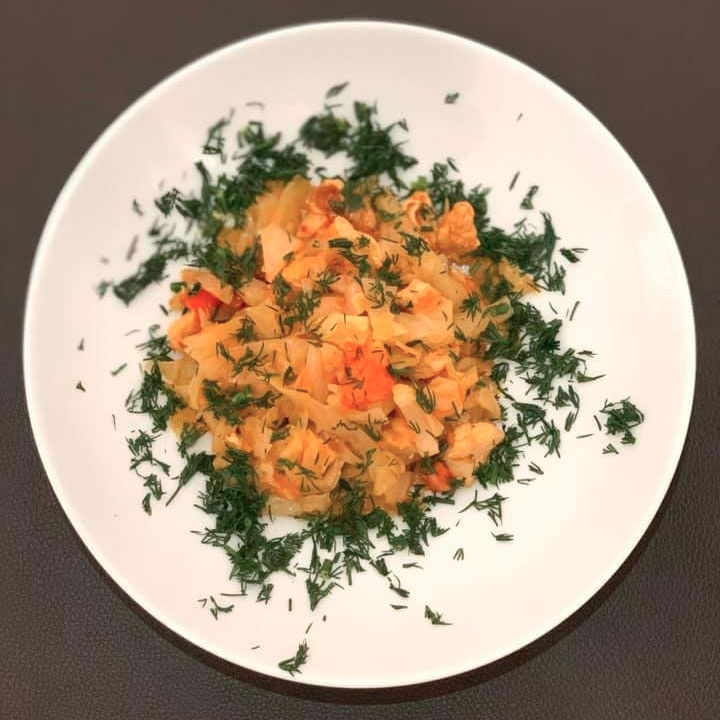 Тушёная капуста с индейкой