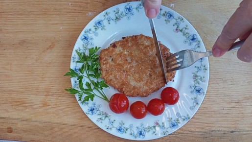 Приготовьте шницель из смешанного мяса