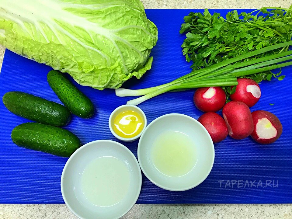 Необычная заправка: как оживить привычный овощной салат