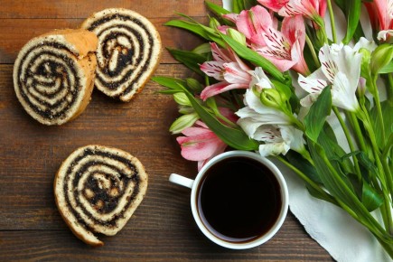 Идеальный бисквитный рулет с маком для весёлого чаепития