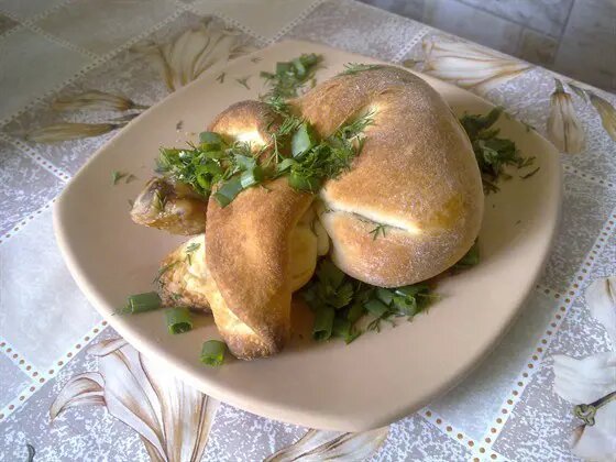 Куриные голени в слоеном тесте