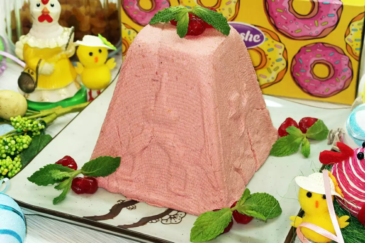 Нежная творожная пасха с вишней: освежающий десерт на Пасху