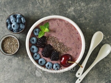 Летние ягоды и фрукты: 7 аппетитных идей для завтрака