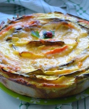 Нежный пирог с овощным цветком: простой и эффектный рецепт