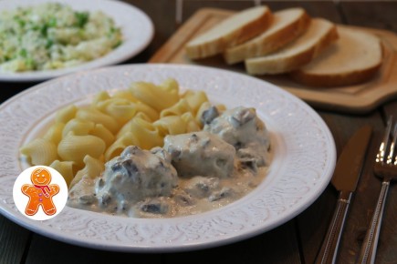 Биточки в сливочно-грибной подливе: уютный вкус домашней кухни