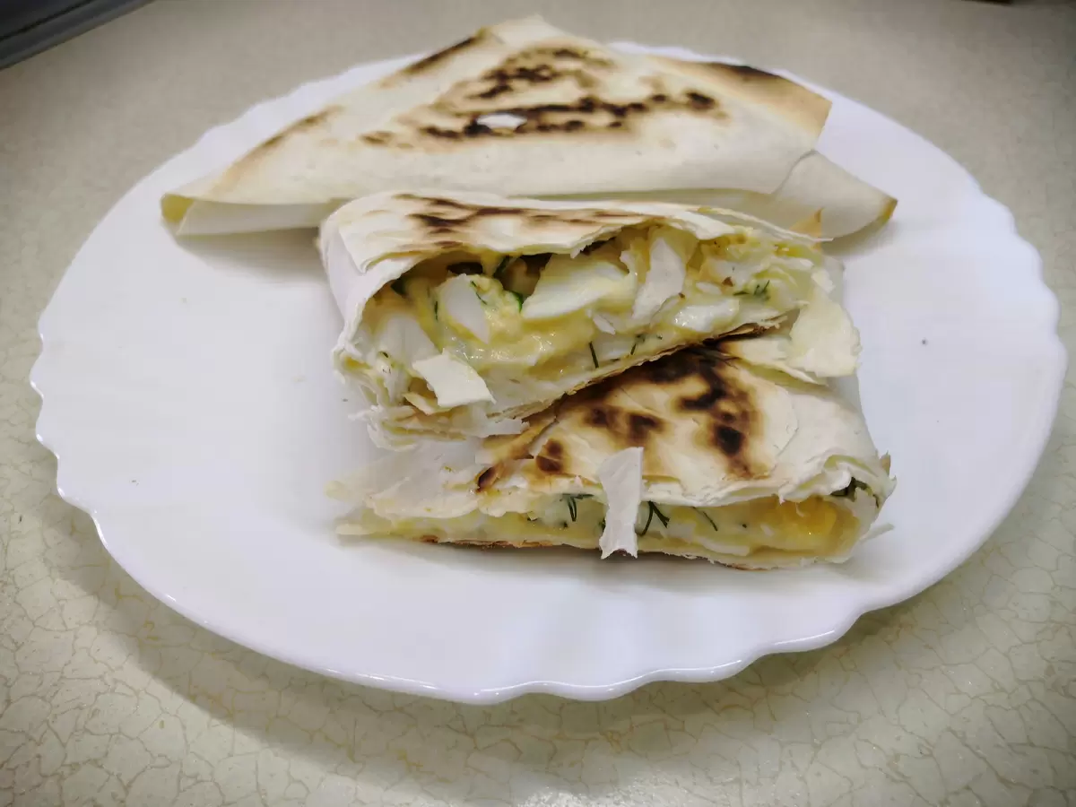Летний блюз: лаваш с яйцом и сыром, который покоряет сердца