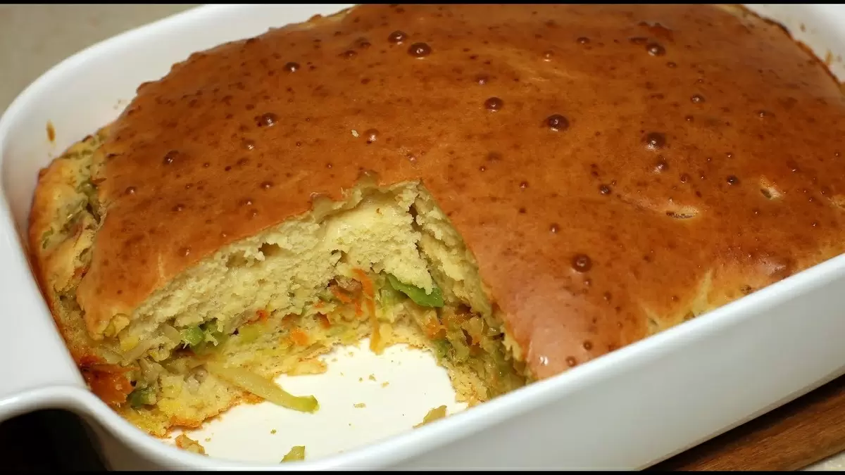 Простой и вкусный заливной пирог с капустой для занятых хозяек