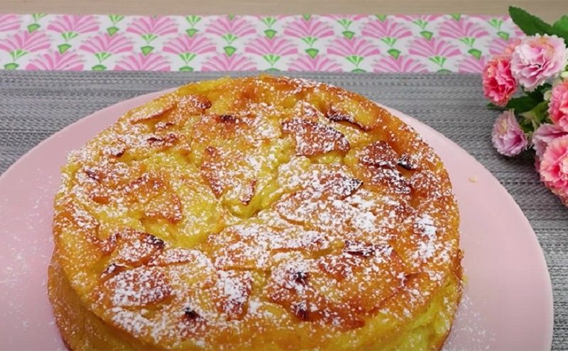 Нежнейший заливной яблочный пирог, который вы захотите повторить