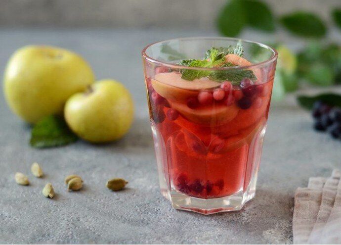 Нежный яблочный чай с ягодами: попробуйте новый вкус