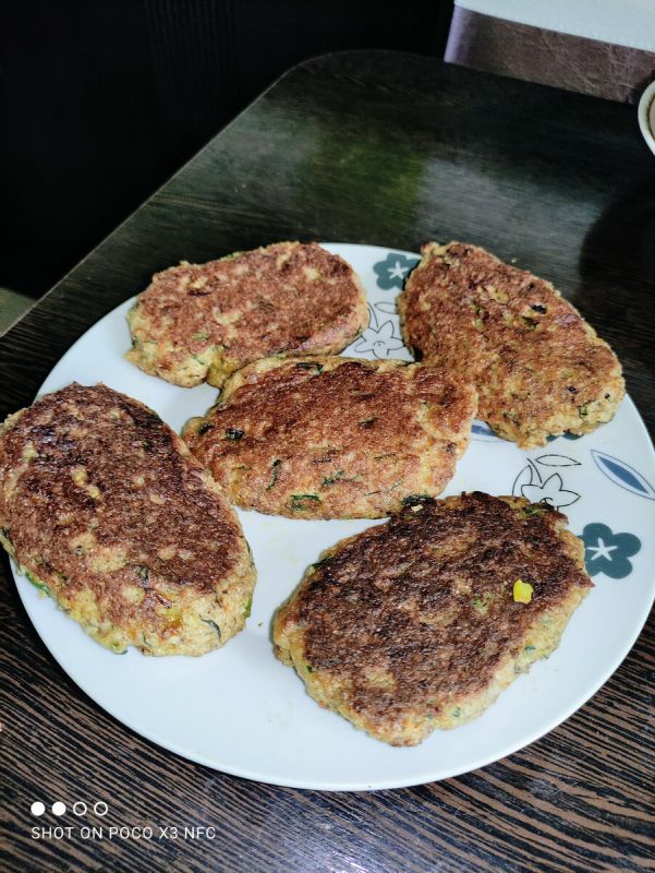 Несложные кето-пирожки с мясом и зеленым луком