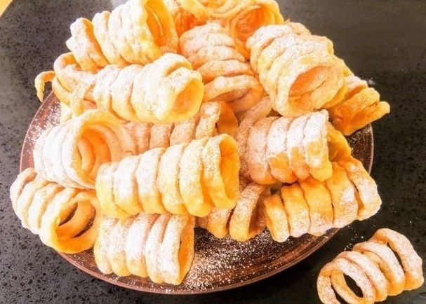 Вкусное приключение: хворост спиральки с лимонной ноткой