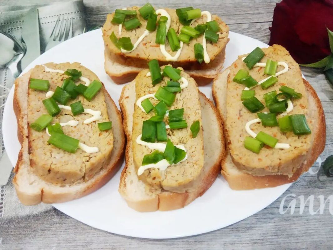 Сочные бутерброды с куриным паштетом: простота, вкус и сытность