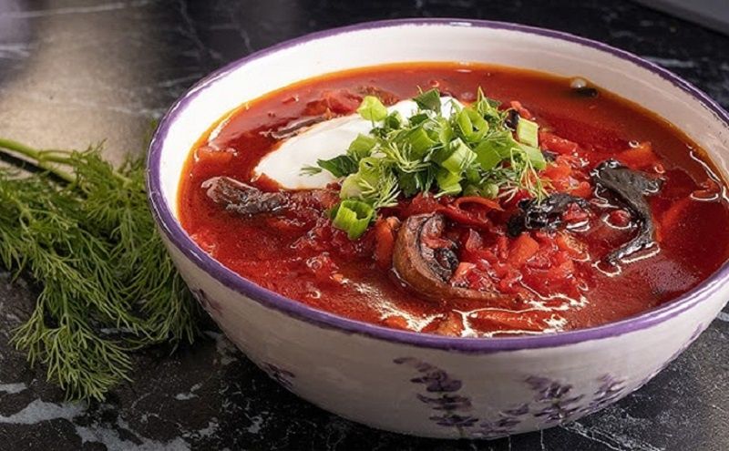 Зимний борщ с квашеной капустой и грибами: новый взгляд на классический рецепт