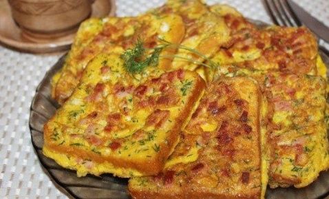 Сытные тосты на завтрак с пиццой: быстро и вкусно