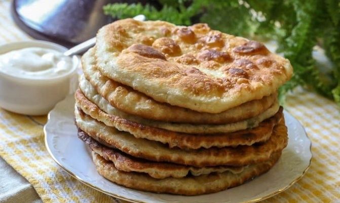 Не выбрасывайте рассол: создайте вкусные лепешки с огурцами!